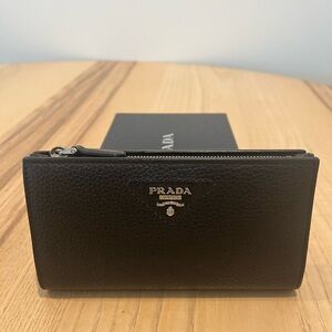Prada Portafoglio Grande Lampo black wallet in Vitello Daino leather + Receipt